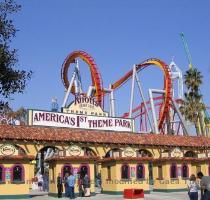 Knott`s Berry Farm In der Beliebtheit der kalifornischen Vergn�gungsparks steht die Knott s Berry Farm an zweiter Stelle  gleich nach Disneyland  Bereits vor Disney entwickelten die Knotts