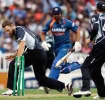 Daniel Vettori of New Zealand runs Zaheer Khan of India out during the fifth one day international match between the New Zealand Black Caps and India at Eden Park on March 14  2009 in Auckland