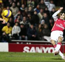 IT S ROBIN GOOD     Van Persie curls home an 83rd minute stunner to win it for the Gunners