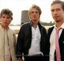 is 3 brothers from Tulsa  Oklahoma  He s the youngest  12 years old when they had their massive hit  MMMbop  in 1997  More than 10 years later  Zac is married and Hanson is still making music  SF   Can you tell us the meaning behind  MMMbop    and how you came up with that